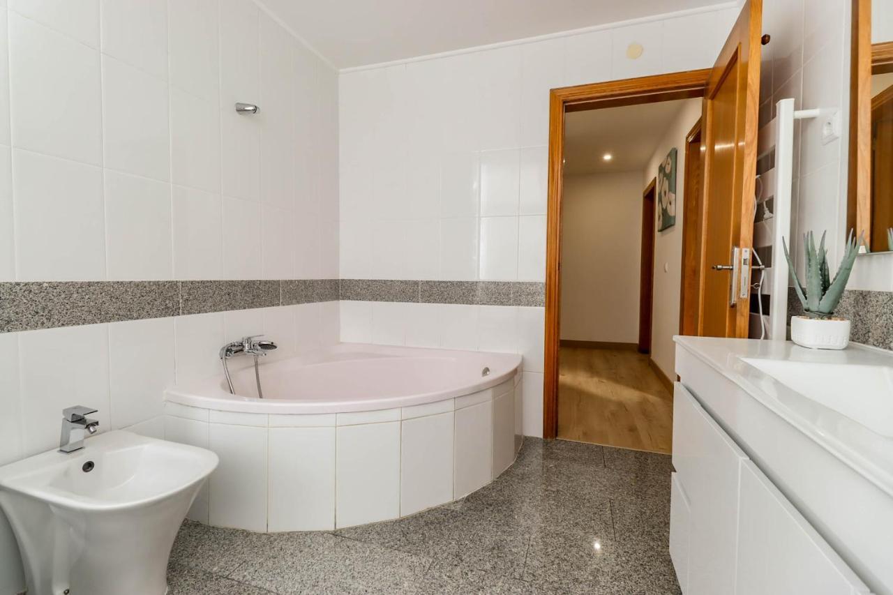 Flor Do Mar - Spacious Apartment With Balcony Vila Praia de Âncora Exterior photo